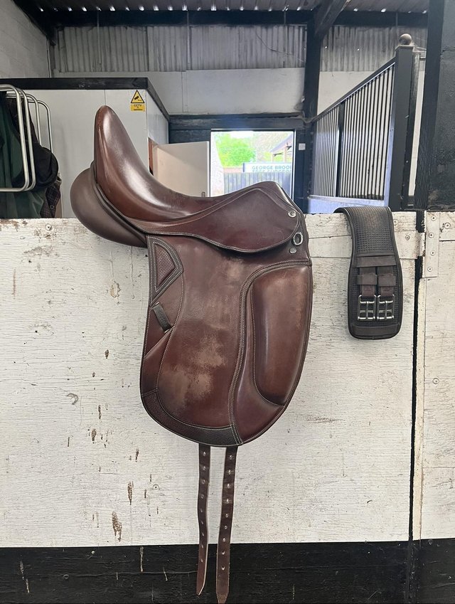 Preview of the first image of Collegiate monoflap dressage saddle.
