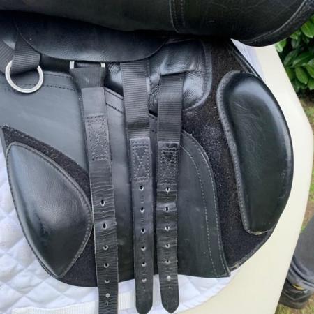 Image 9 of Kent & Masters 17 inch Original Flat-Back saddle