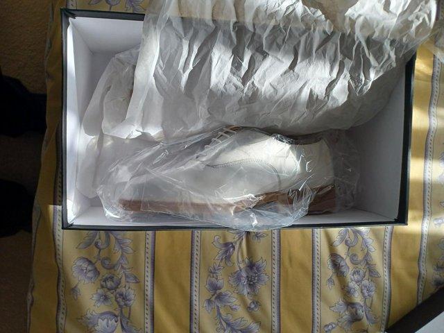Preview of the first image of Giorgio Moure White Dress Shoes Size 6 still boxed as new.