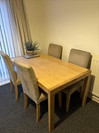 Image 1 of Extendable dining table with 4 chairs.