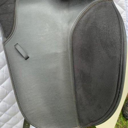 Image 10 of Thorowgood T4 17 inchCob Dressage saddle (S2851)