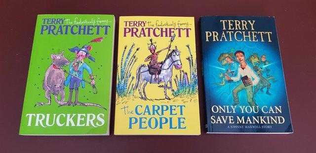 Preview of the first image of Terry Pratchett paperback books x3.