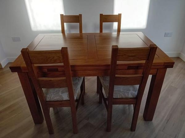 Image 2 of Solid oak extendable dining table and 4 chairs