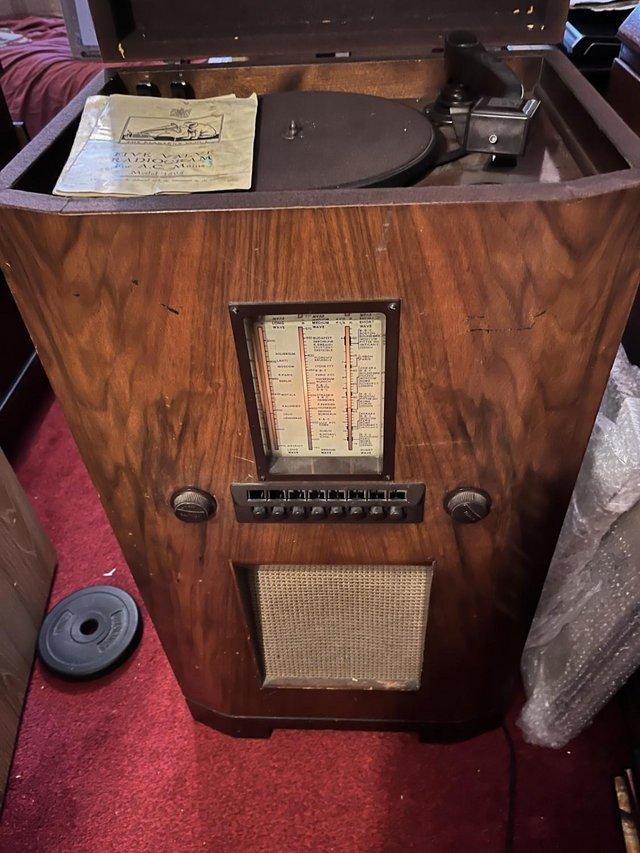 Preview of the first image of 1930s HMV RADIOGRAM FOR RESTORATION.