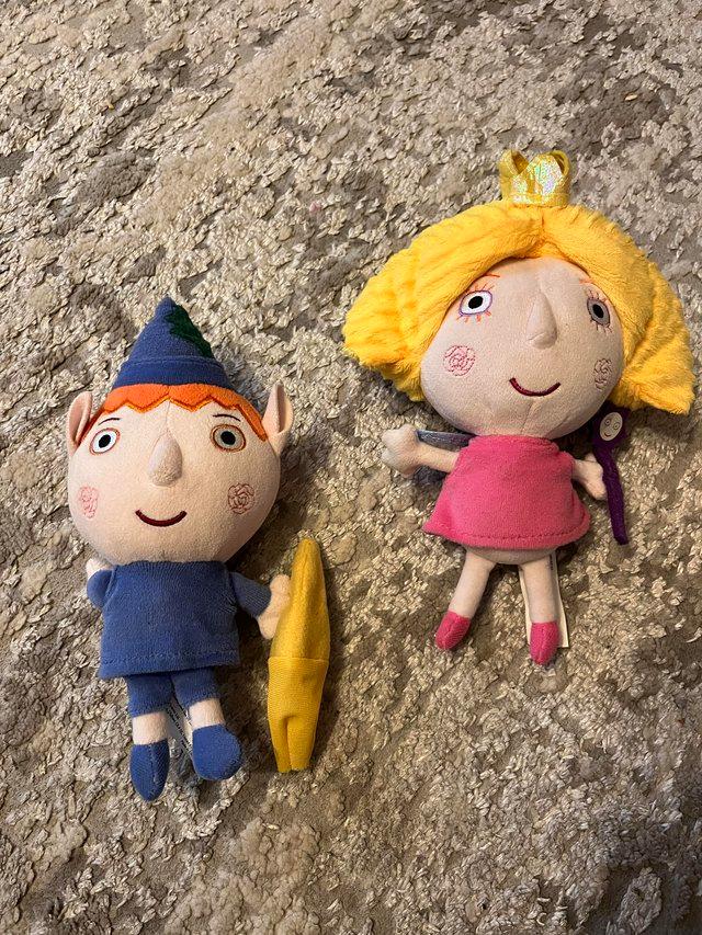 Preview of the first image of Ben and Holly talking plushies.