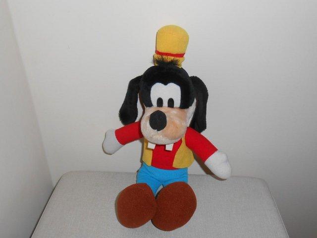 Preview of the first image of Walt Disney “Goofy” soft toy plush.