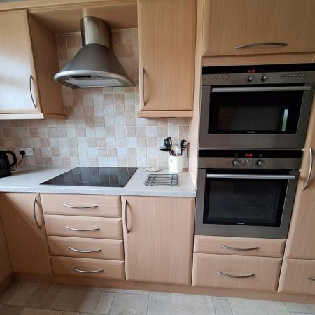 Image 3 of Kitchen furniture with working appliances