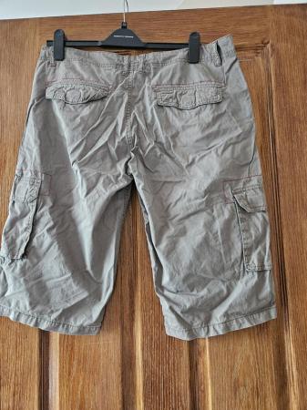 Image 2 of Trespass women's 3/4 Womans Size L shorts in gray with purpl