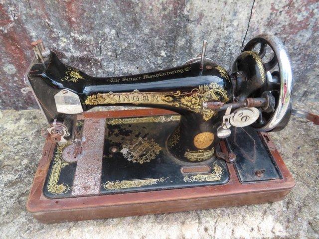 Preview of the first image of singer table-top sewing machine.