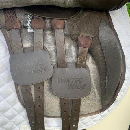 Image 15 of Wintec Wide gp 17 inch saddle