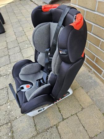 Image 3 of Childs isofix car seat, good condition