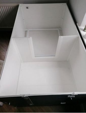 Image 1 of Excellent whelping box for sale, lovely colour