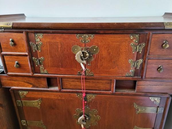 Image 1 of Chinese alter / Cabinet for a touch of sophistication