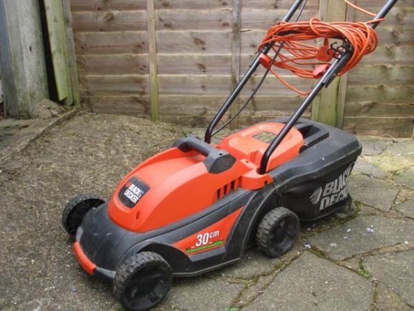 Image 2 of Electric Lawnmower Black and Decker