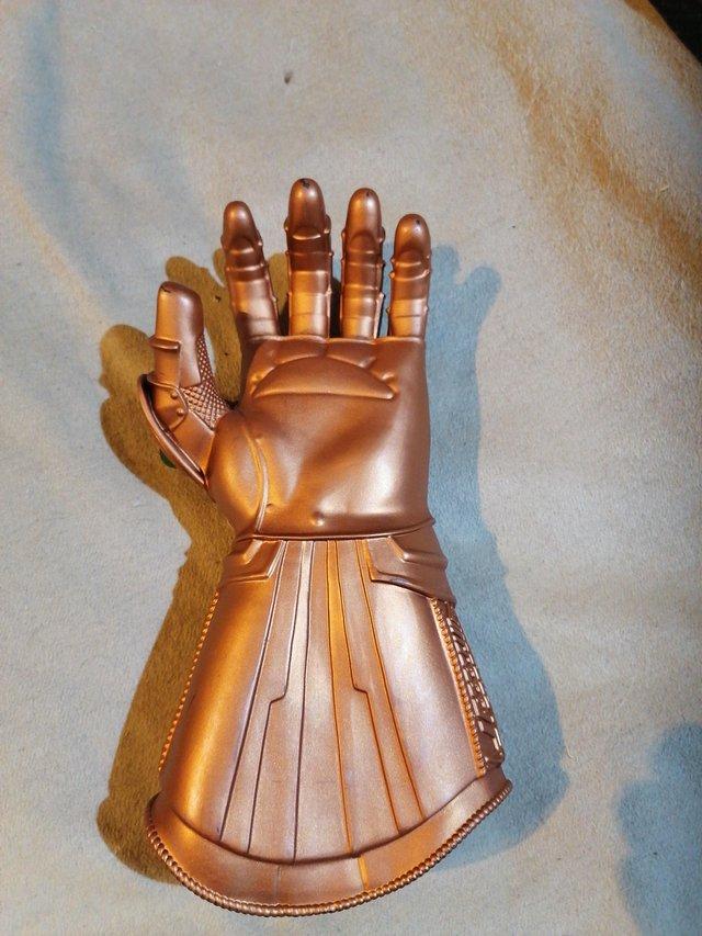 Preview of the first image of Thanos infinity gauntlet.......