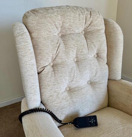 Image 4 of HSL ELECTRIC RISER RECLINER DUAL MOTOR CREAM CHAIR DELIVERY