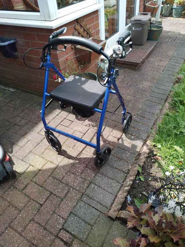 Preview of the first image of Walking aid with seat in blue colour.