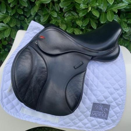 Image 1 of Kent And Masters 15.5 s series pony jump saddle (S3065)