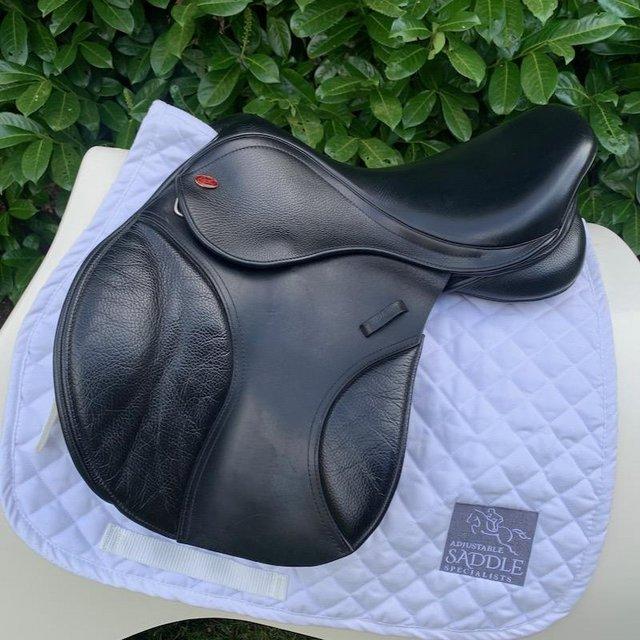 Preview of the first image of Kent And Masters 15.5 s series pony jump saddle (S3065).