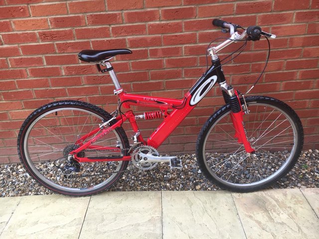 Adult bike fury carrira red and black
- £75