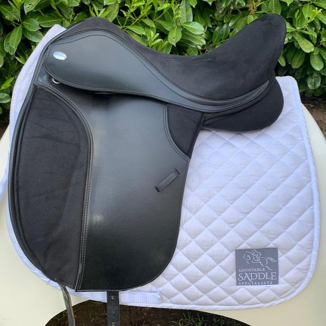 Preview of the first image of Thorowgood T4 17.5 inch High Wither Dressage saddle.