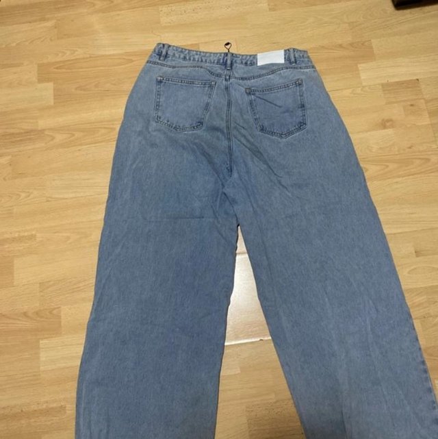 Preview of the first image of Wide legged missguided jeans.