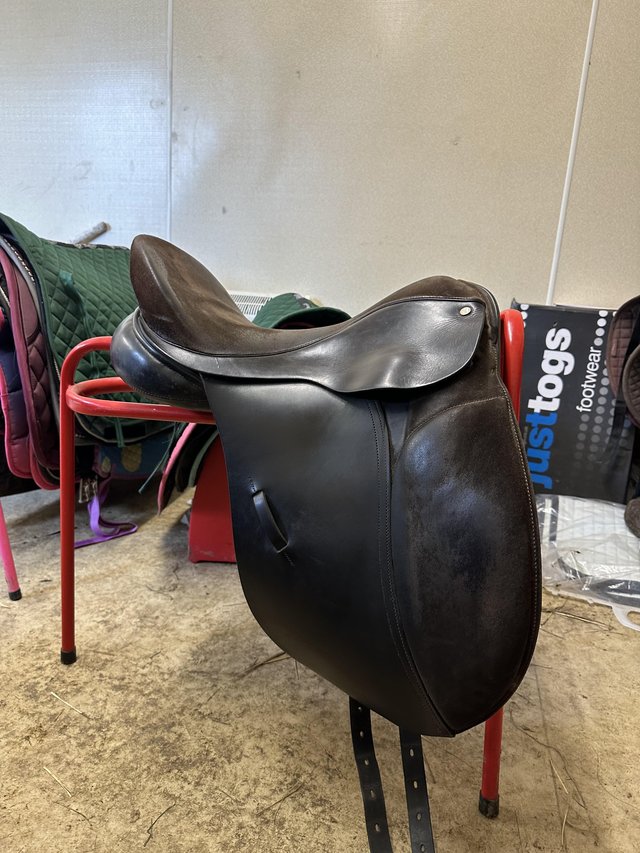 Preview of the first image of Albion dressage saddle 17.5” medium wide / wide.