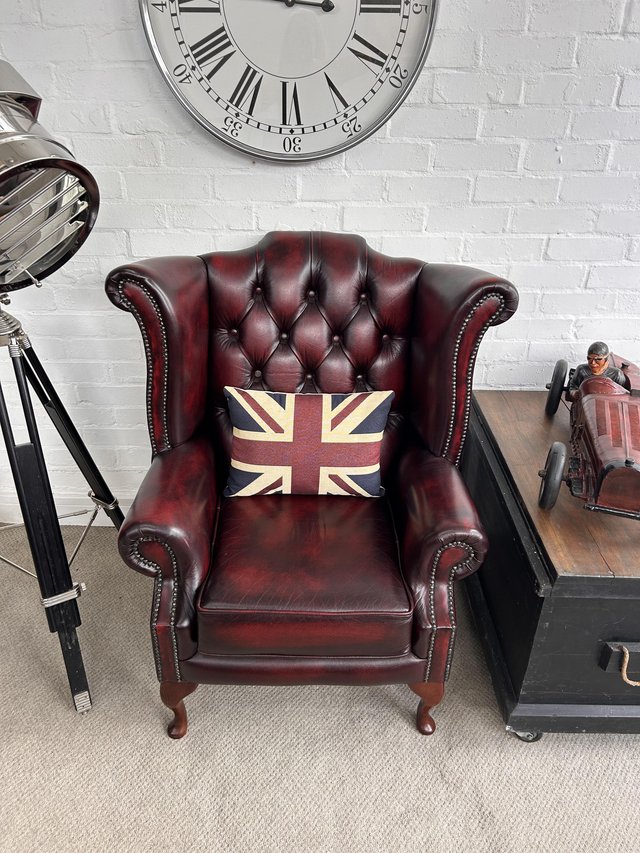 Classic Oxblood Queen Anne Chesterfield armchair. Delivery. — photo 3 of 4