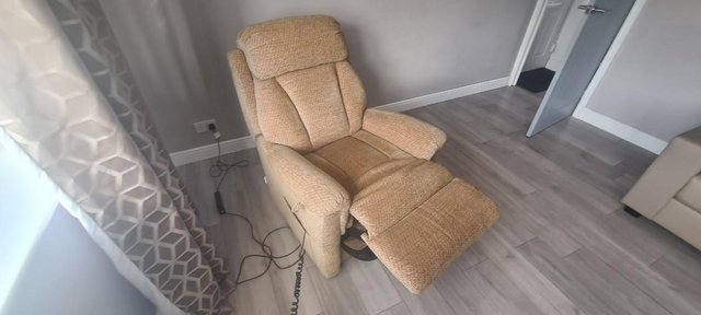 Image 3 of Electric recliner chairs