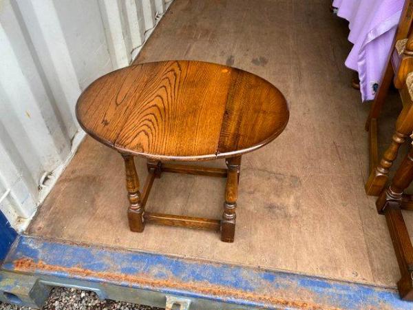 Image 2 of Vintage Solid Oak Drop leaf occasional side lamp table