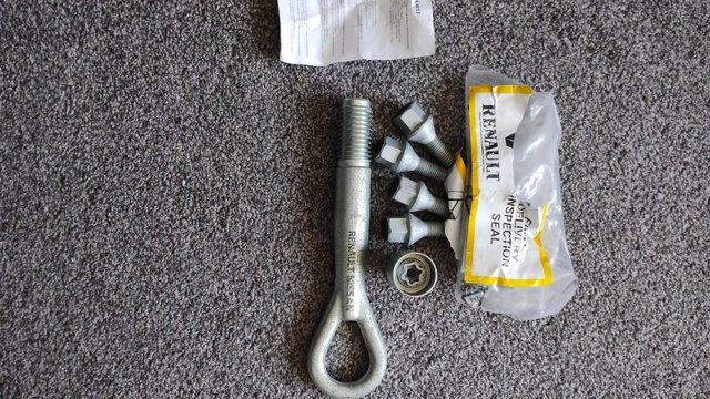 Preview of the first image of Renault locking wheel nut socket and 4non locking wheel nuts.