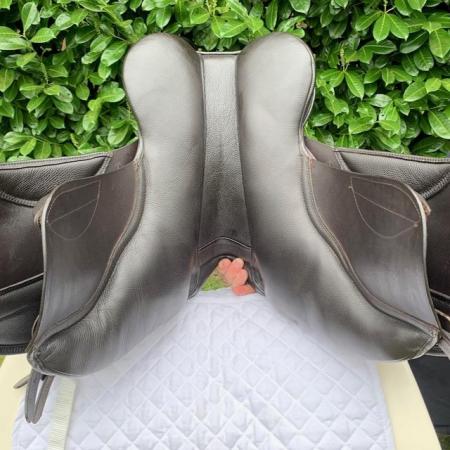 Image 14 of Kent & Masters 16.5 inch S-Series Compact saddle