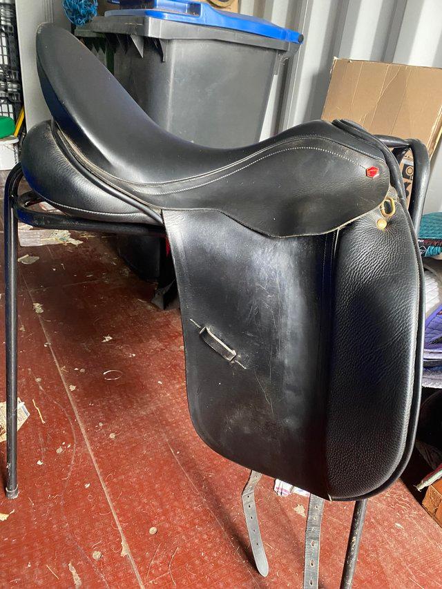 Preview of the first image of Albion legend K2 dressage saddle 17.5 MW black.
