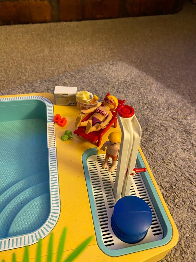 Preview of the first image of PlayMobil Summer Fun Whale Pool (5433).
