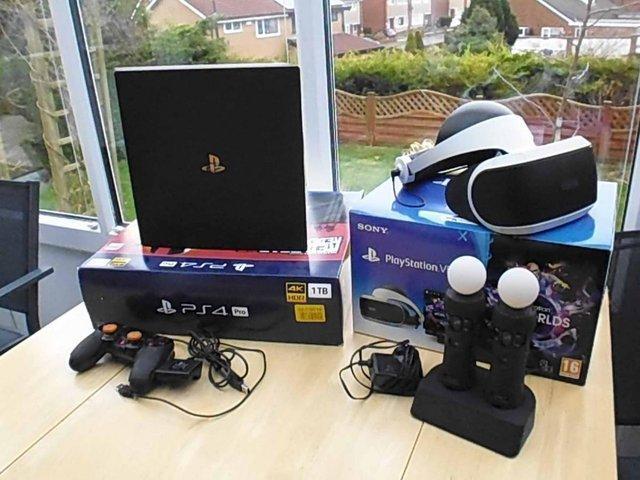 Preview of the first image of PlayStation 4 Pro (1TB) and PS VR (V1).