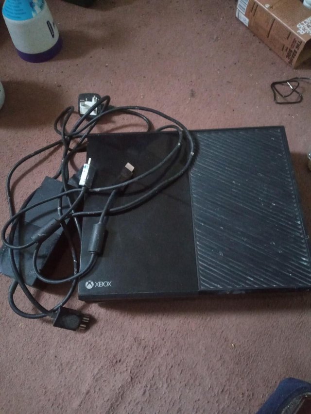 Preview of the first image of 4 year old xbox one console.