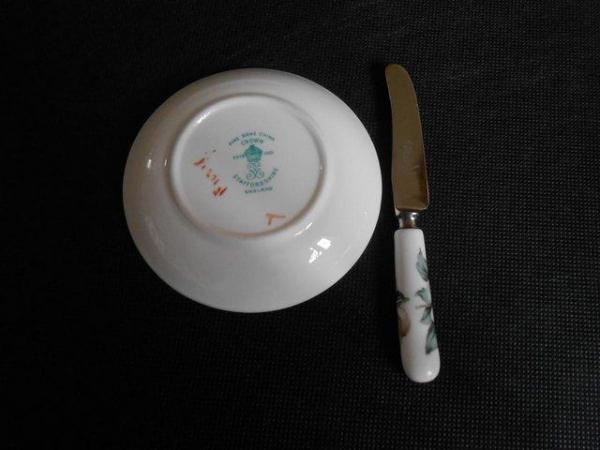 Image 2 of Vintage Fine Bone China: small butter plate & matching knife
