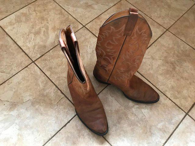 Preview of the first image of Men’s Ariat Western Boots size UK 10 W.