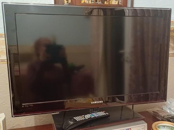 Image 3 of Samsung TV Model No. LEC32C550J1W Black 31 Inch Flat Screen