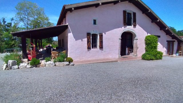 Image 29 of Large house with swimming pool and 1 bedroom annexe for sale