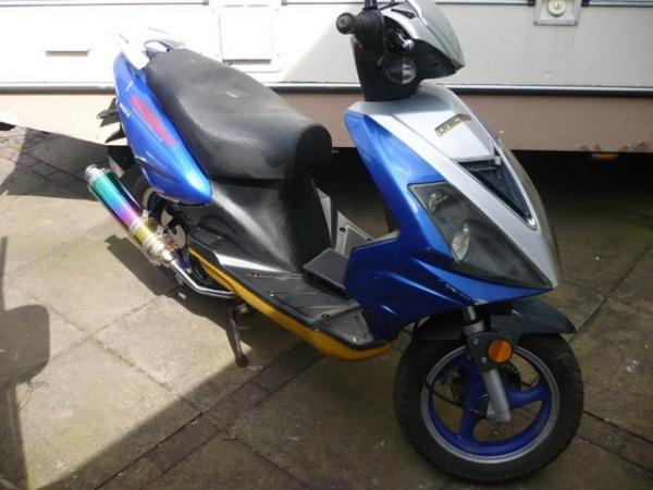 Image 1 of DIRECT BIKES SCOOTER. 125CC. BLUE/SILVER. 2010.