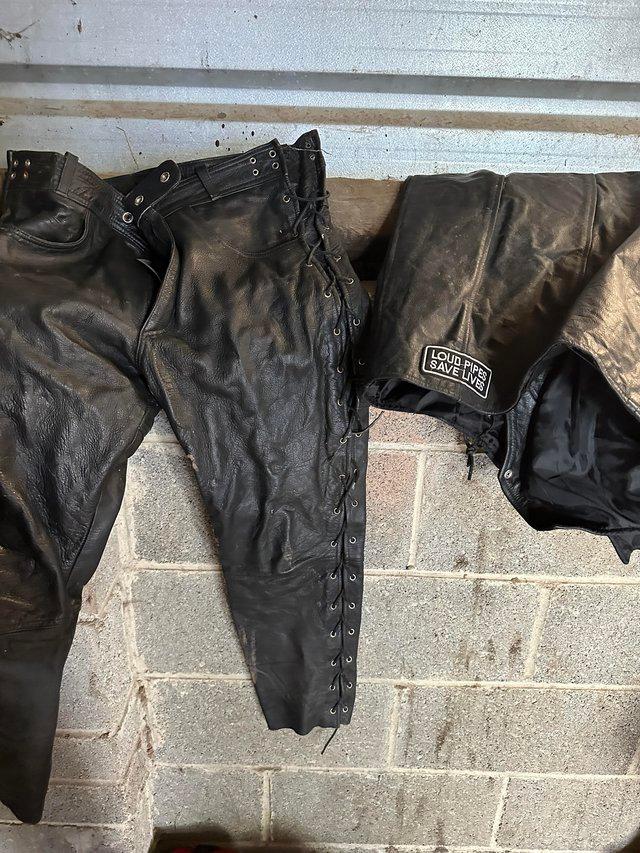 Preview of the first image of LEATHER SET OF MOTORCYCLE CLOTHES.