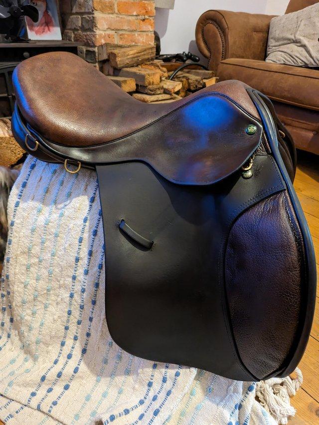 Preview of the first image of Ideal Grandee 18" MW Jump Saddle.