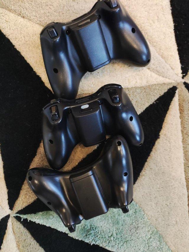 Preview of the first image of Xbox 360 Black Controllers * Faulty * Leeds LS17.