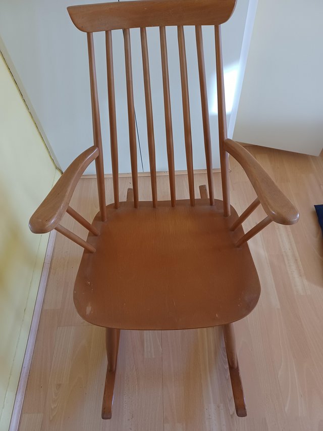 Preloved rocking outlet chair