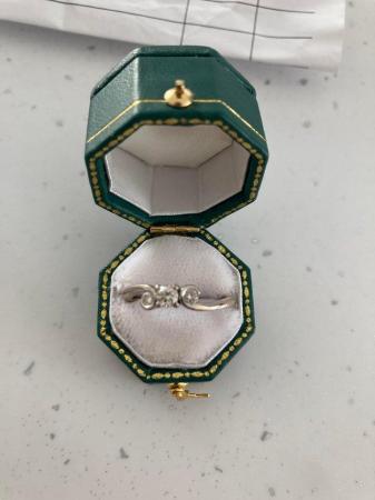 Image 2 of Engagement trilogy ring - 18 ct white gold diamond ring
