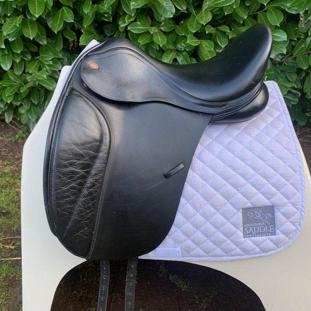 Preview of the first image of Kent & Masters 17.5 S-Series Low Profile Dressage saddle.