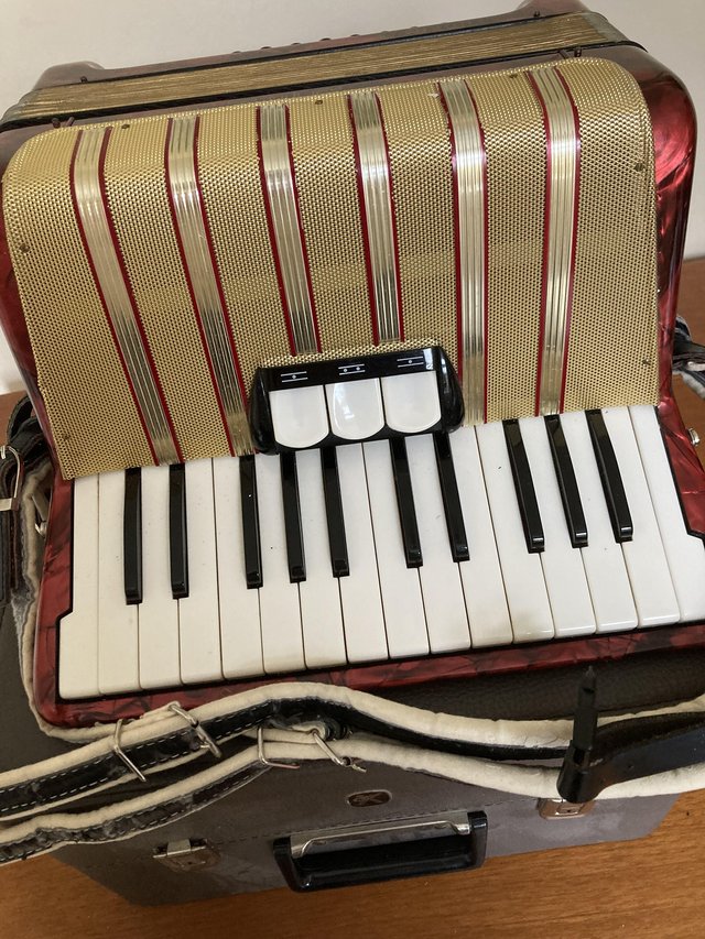 Preview of the first image of Hohner 48 bass piano accordion.