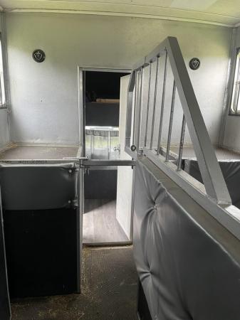 Image 3 of Compact horsebox 7.5t perfect first lorry