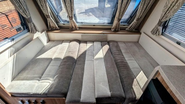 Image 13 of STUNNING SWIFT FREESTYLE - 2017 4 BERTH CARAVAN WITH AWNING